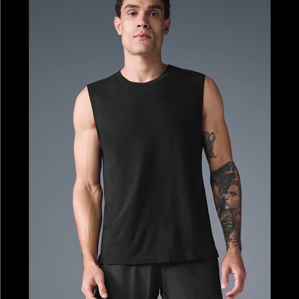 Alo Yoga Black Muscle Tee